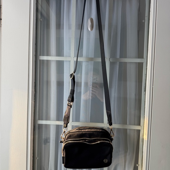 lululemon athletica Handbags - Lululemon Everywhere Crossbody Bag